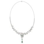 18K WHITE GOLD 3 1/5CT ROUND/EMERALD/PEAR DIAMOND LADIES NECKLACE(COLOR STONE GREEN EMERALD/ROUND DIAMOND 1/4CT/PEAR DIAMOND 1/2CT) - Image 2