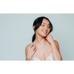 18K WHITE GOLD 3/8CT ROUND/PEAR DIAMOND LADIES RING - Image 5