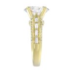 18K YELLOW GOLD 3 3/4CT ROUND/BAGUETTE/OVAL DIAMOND LADIES RING(CENTER STONE OVAL DIAMOND 3CT) - Image 4