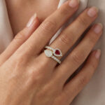 LADIES RING 0.62CT ROUND/RUBY PEAR DIAMOND 14K YELLOW GOLD (CENTER STONE 0.62CT RUBY PEAR DIAMOND) - Image 6